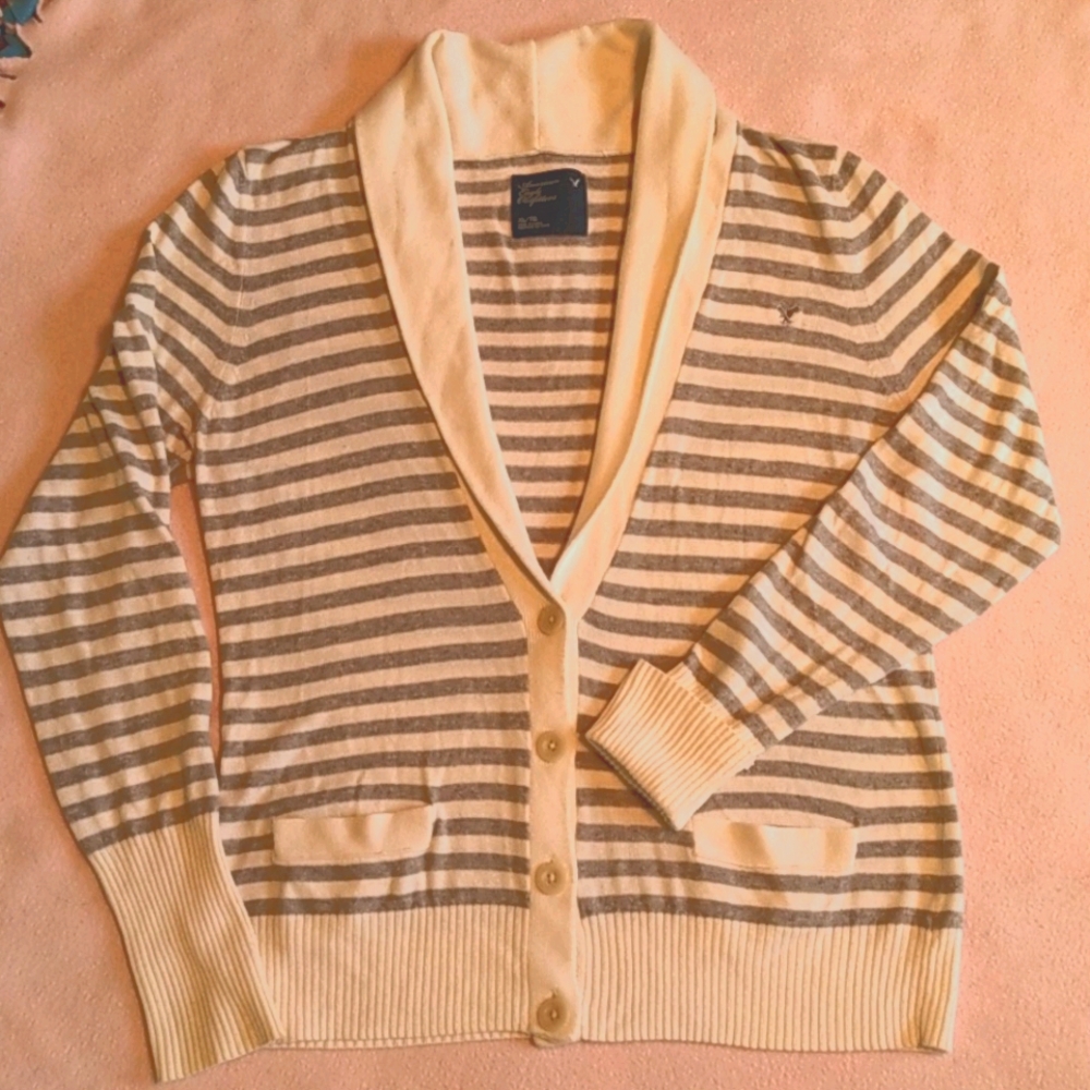 American Eagle 4 Button Sweater